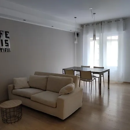 Qu4ttro Apartament *